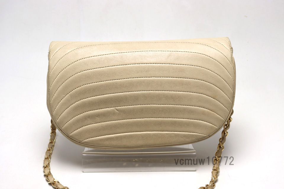 □CHANEL ハーフムーン GD金具 レザー チェーンショルダーバッグ