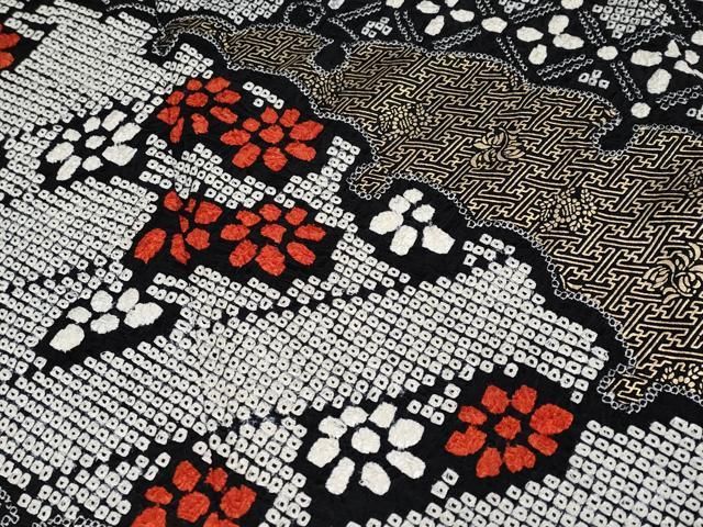 平和屋着物●極上　振袖　絞り　雪輪重ね花文　黒地　金彩　逸品　CYAA4020s6 平和屋着物○極上 振袖 絞り 雪輪重ね花文 黒地 金彩 逸品 CYAA4020s6