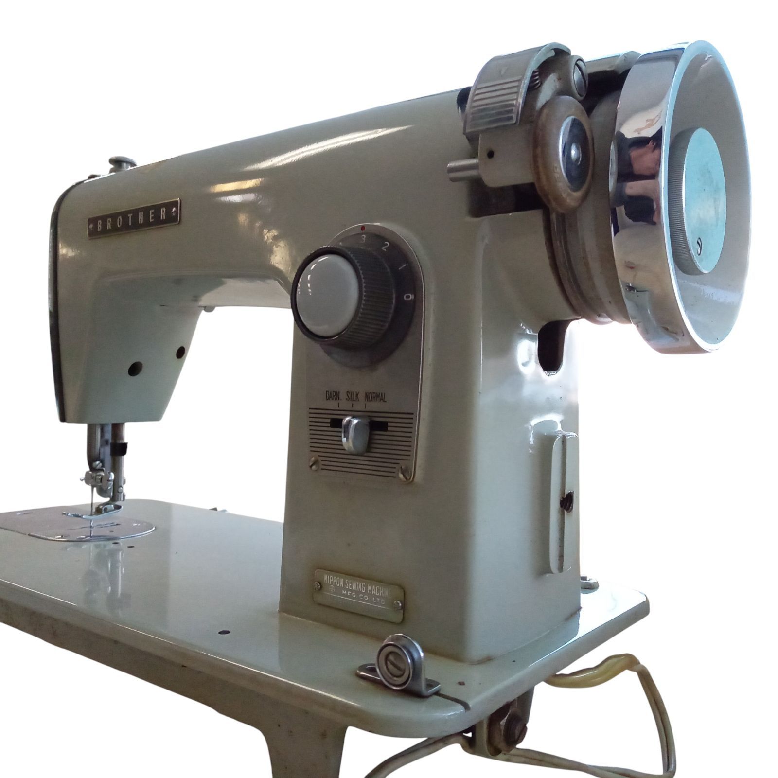 レトロ 足踏みミシン BROTHER ブラザー ミシン です。 レトロ 足踏みミシン BROTHER ブラザー ミシン です。 - メルカリ
