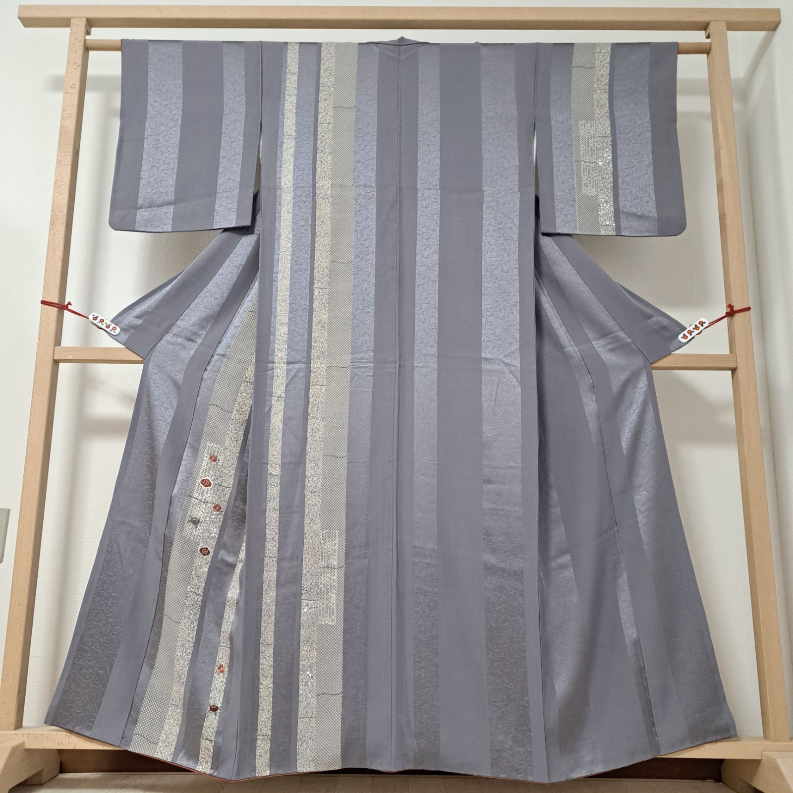 付下げ】裄65.5 身丈161 袖49 正絹 袷 グレー系色縞文様に梅や橘などの