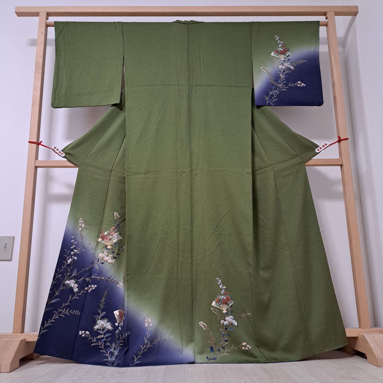 正絹　上質な訪問着　袷　裄69 訪問着】裄69 身丈168 袖49 正絹 袷 深いグリーン地に扇面と春秋の花々