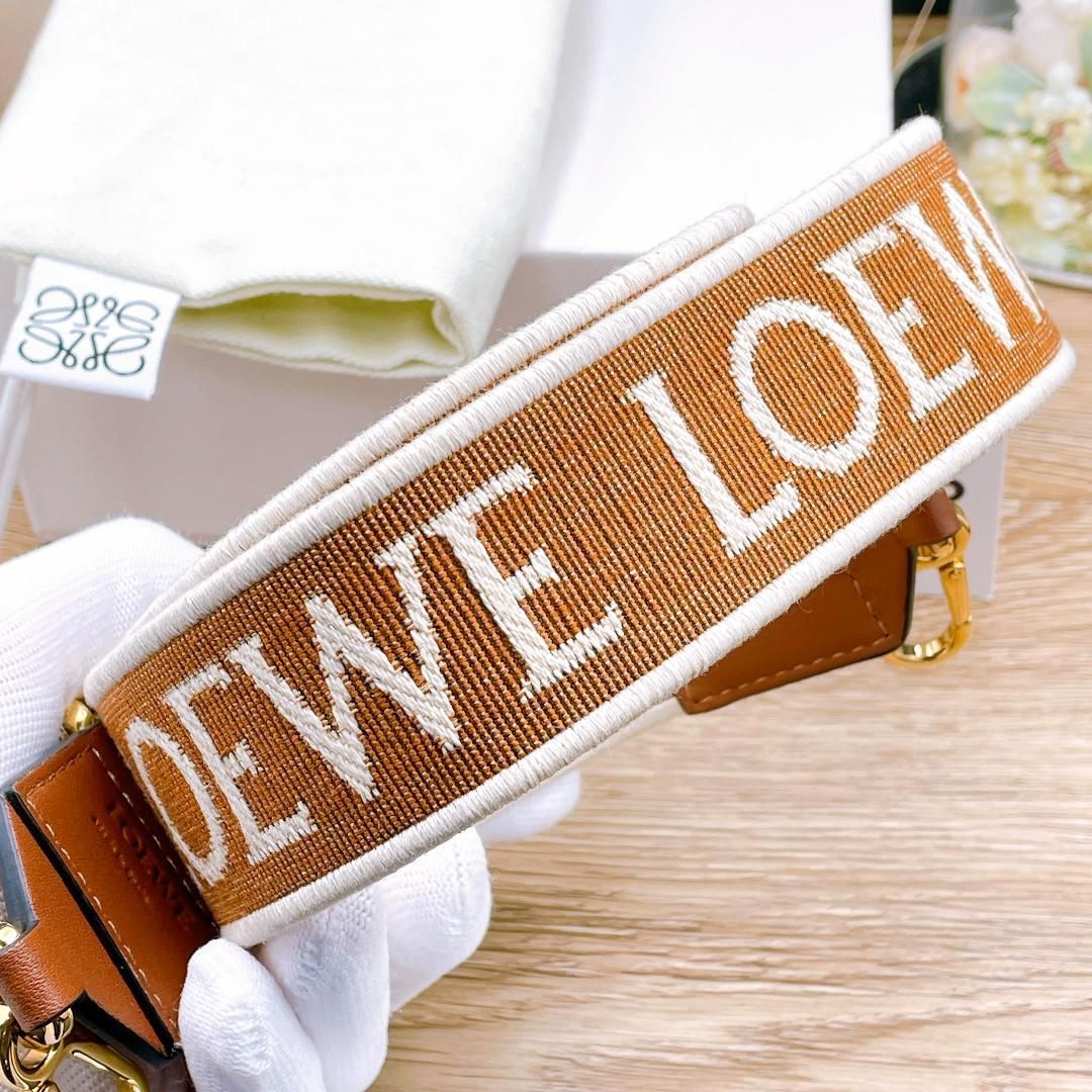 LOEWE ロエベ ショルダーストラップ アナグラム　ブラウン　ゴールド金具 LOEWE（ロエベ） ジャガードショルダーストラップ アナグラム ブラウン