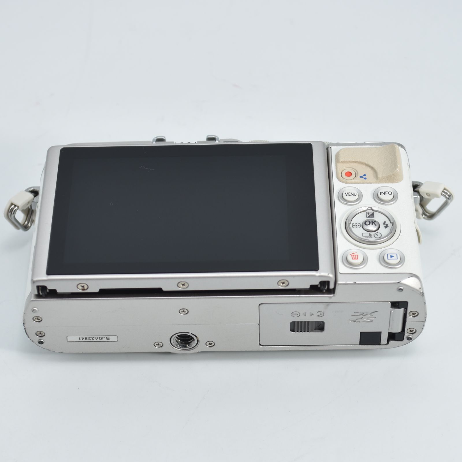 B#10723 T OLYMPUS ミラーレス一眼 PEN E-PL9 ボディー ホワイト