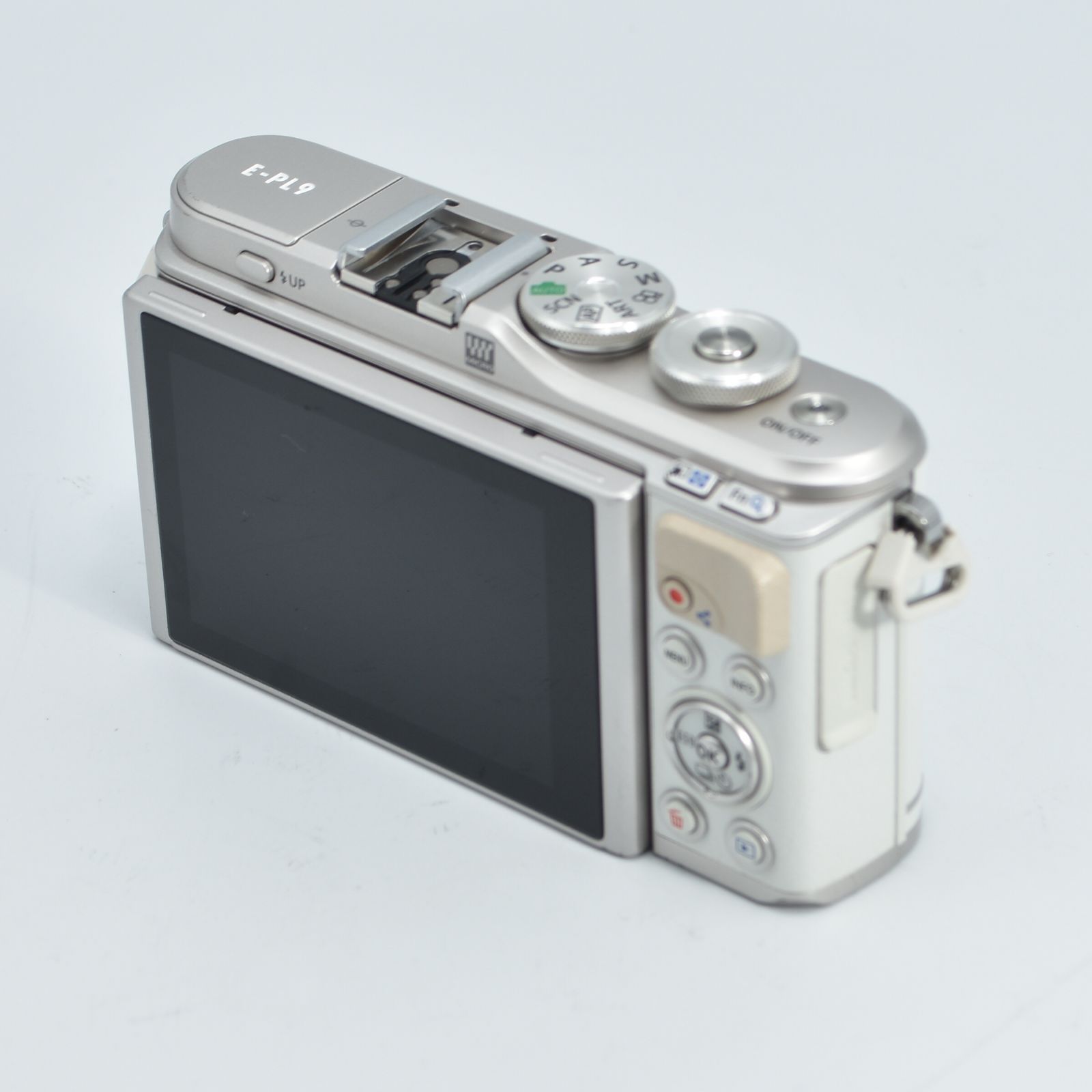 B#10723 T OLYMPUS ミラーレス一眼 PEN E-PL9 ボディー ホワイト