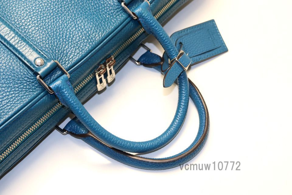 □LOUIS VUITTON トリヨン PDV ポルトドキュマンヴォワヤージュ レザー