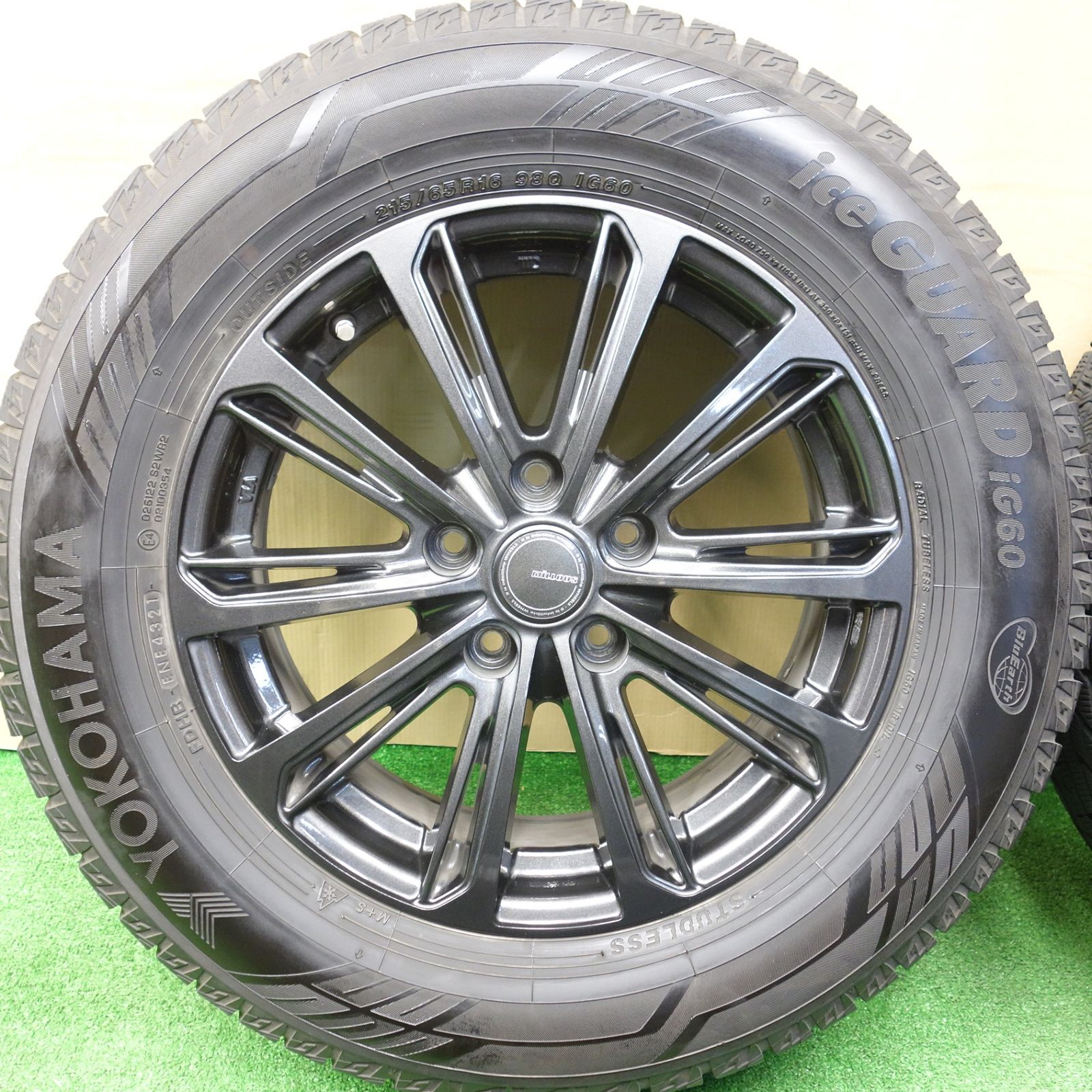 ★全国送料無料★24年製造!バリ溝スタッドレス★ヨコハマIG60 アルファード バリ溝！21年！キレイ！9.5分☆スタッドレス 215/65R16 ヨコハマ