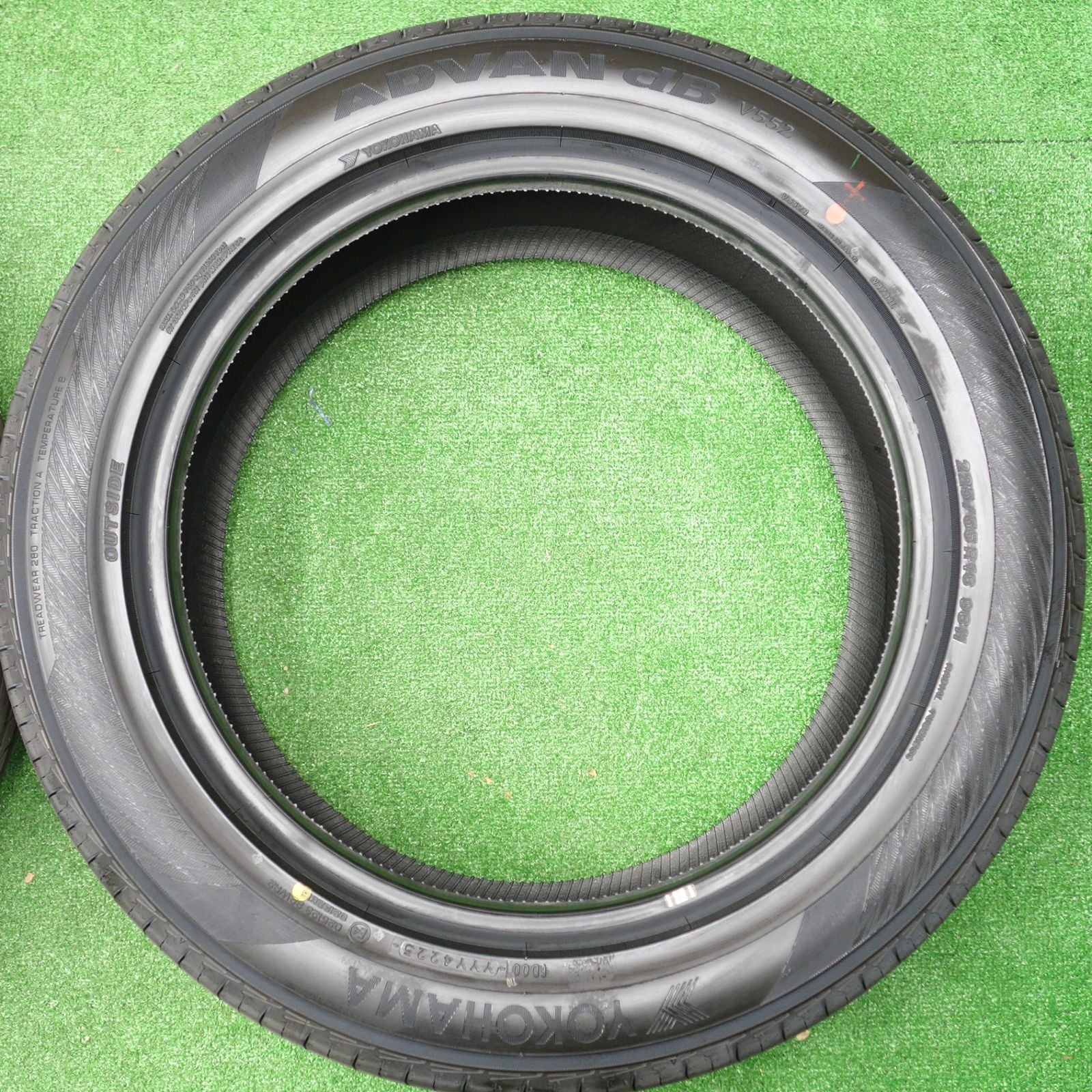 新車外し！25年☆225/55R18 ヨコハマ アドバン dB V552 タイヤ 18