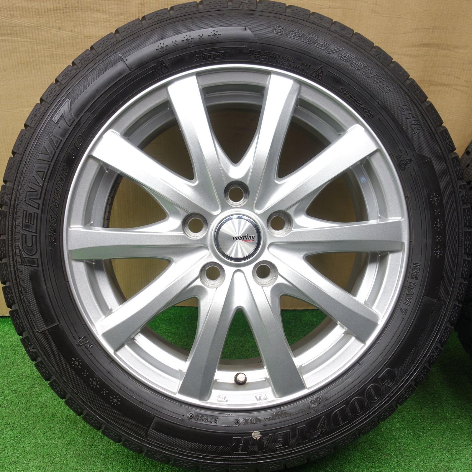 バリ溝！23年！9.5分以上☆BMW 等 MAK LUFT 205/55R16 スタッドレス