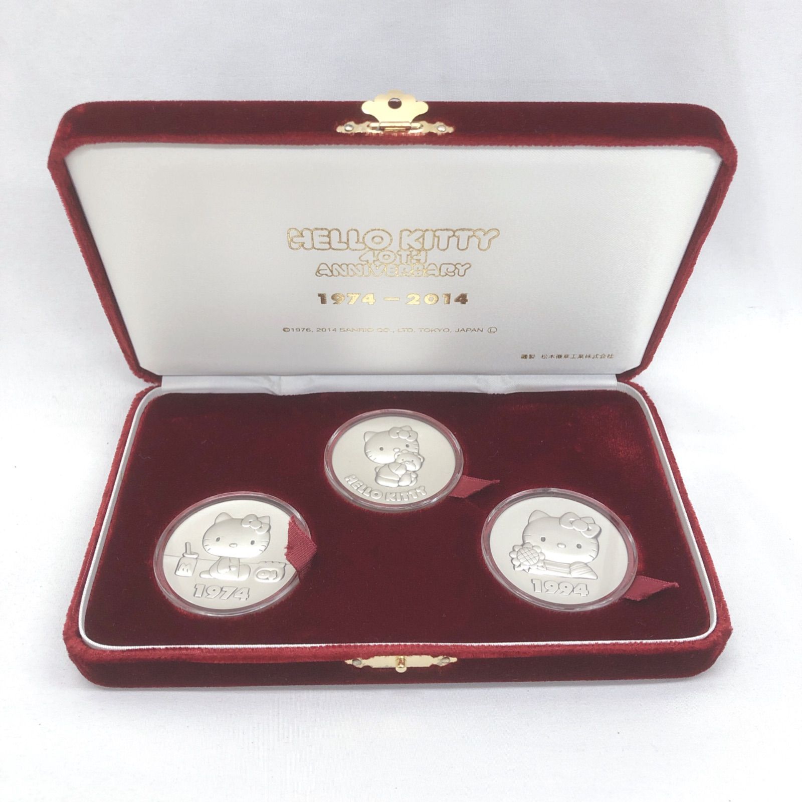 ハローキティ 40周年記念 ヒストリーメダル 純銀製3枚セット - メルカリ