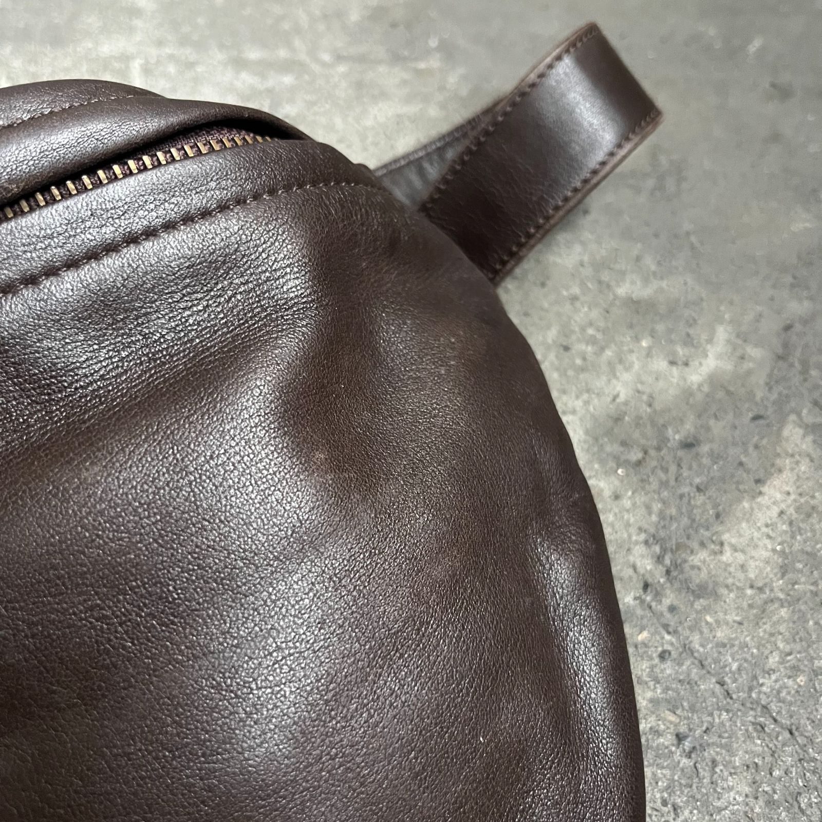 イッセイミヤケウエストポーチ BIAS PLEATS WAISTBAG – isseymiyake.com