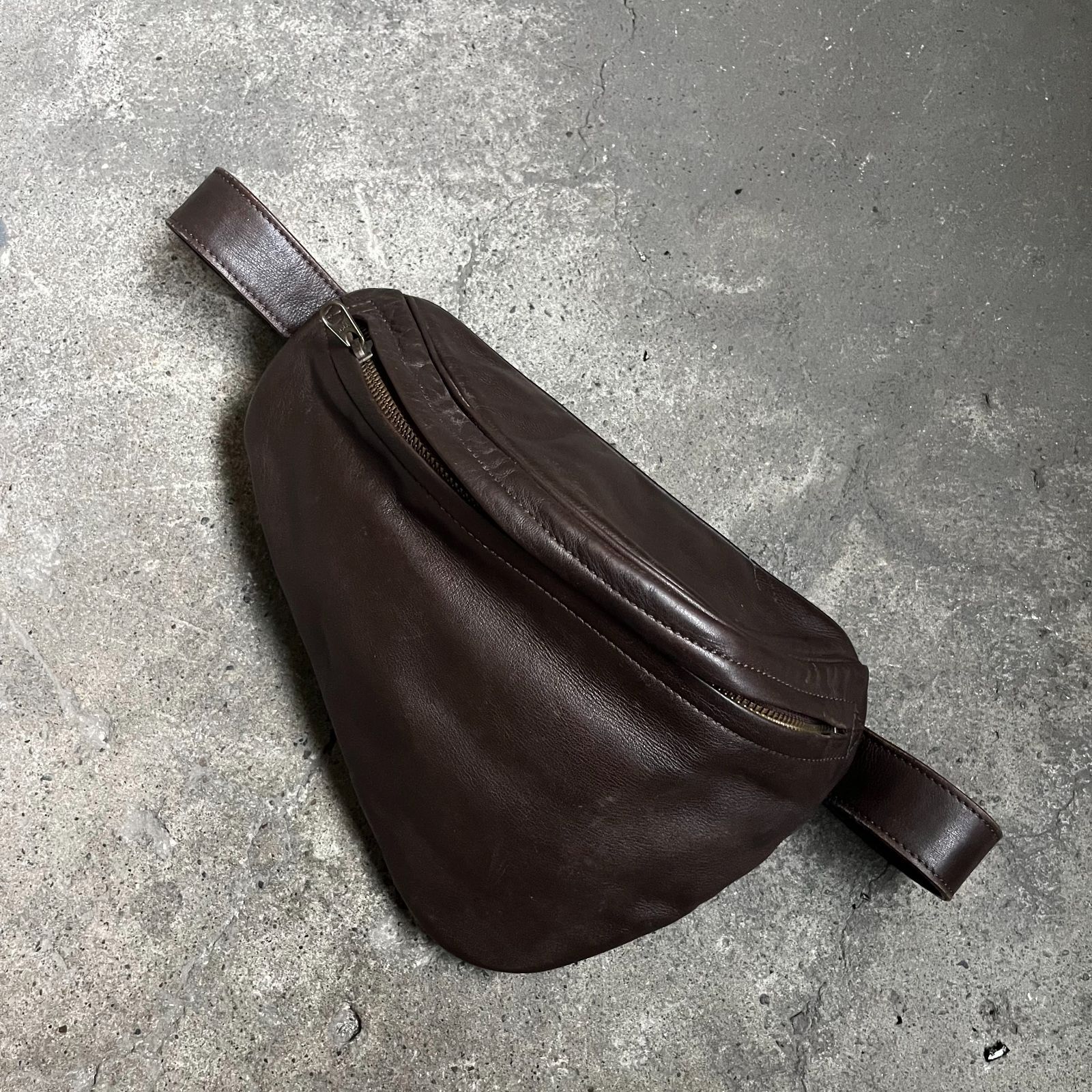イッセイミヤケウエストポーチ BIAS PLEATS WAISTBAG – isseymiyake.com