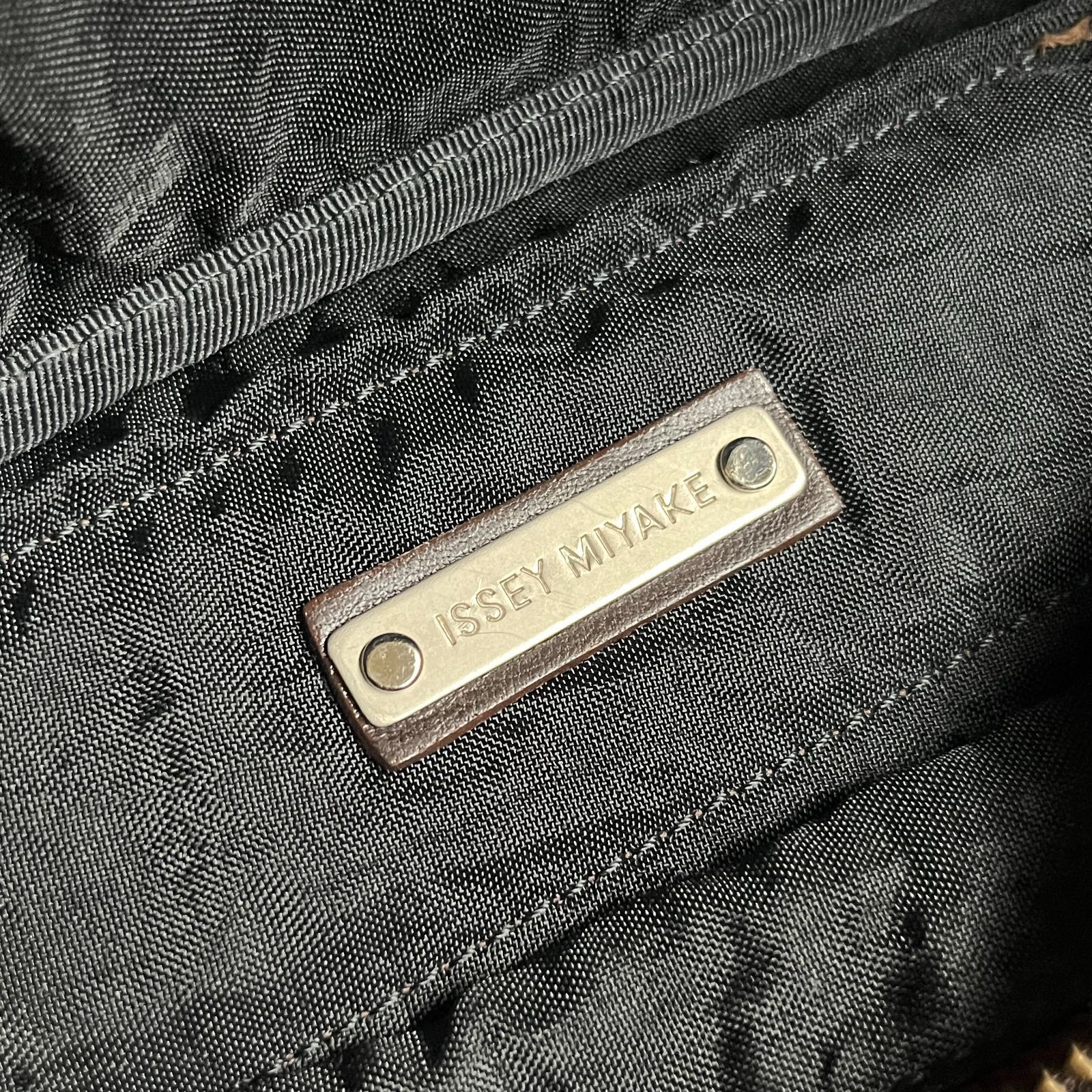 ISSEY MIYAKE 90s レザーボディバッグ トライアングル ウエストポーチ