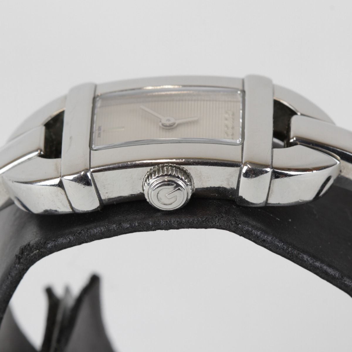 良品『USED』GUCCI【グッチ】 バングルウォッチ 6800L 箱有 腕時計