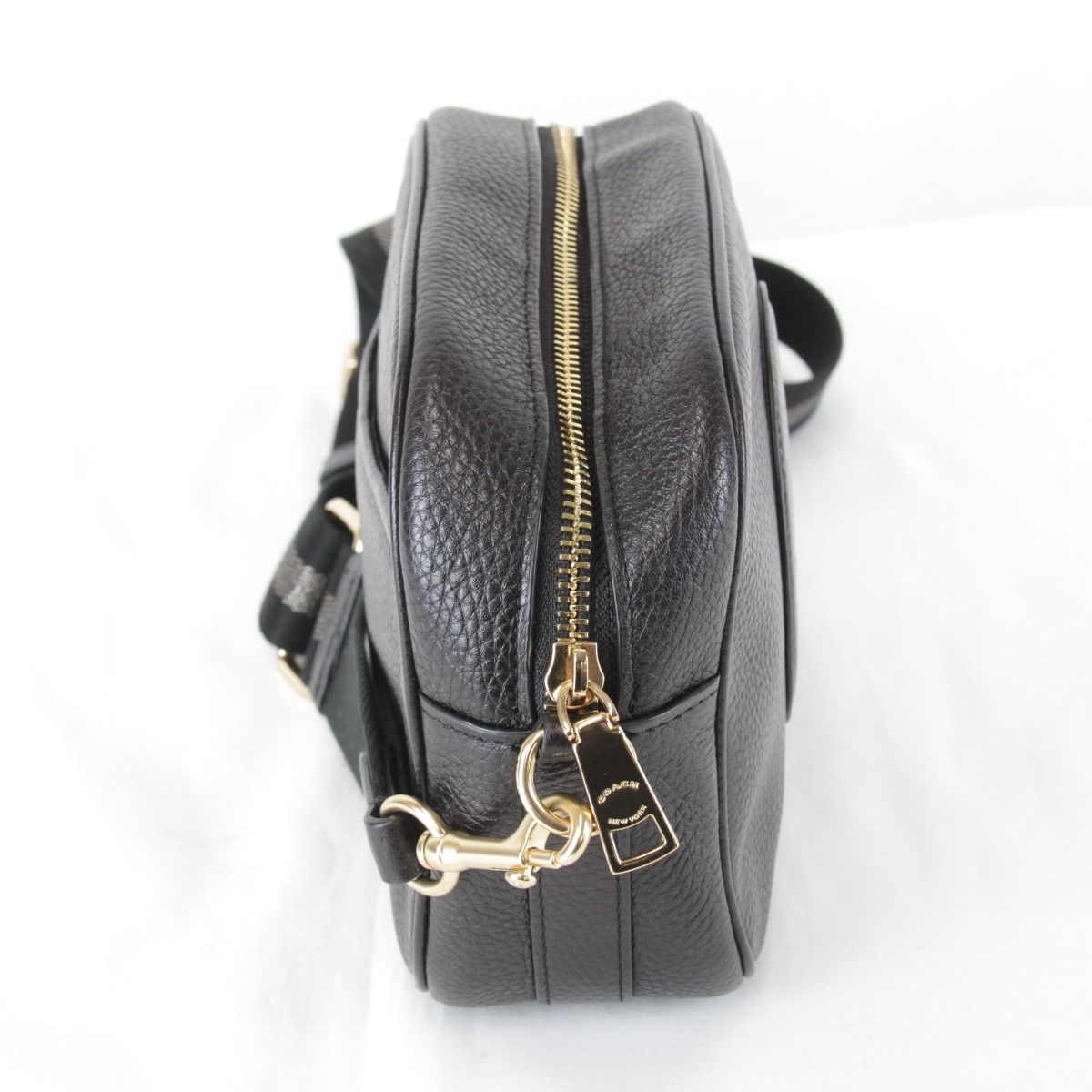 美品 コーチ C2828 ショルダーバッグ カメラバッグ 肩掛け 斜め掛け 美品『USED』COACH【コーチ】 C2828 カメラバッグ ブラック ショルダー