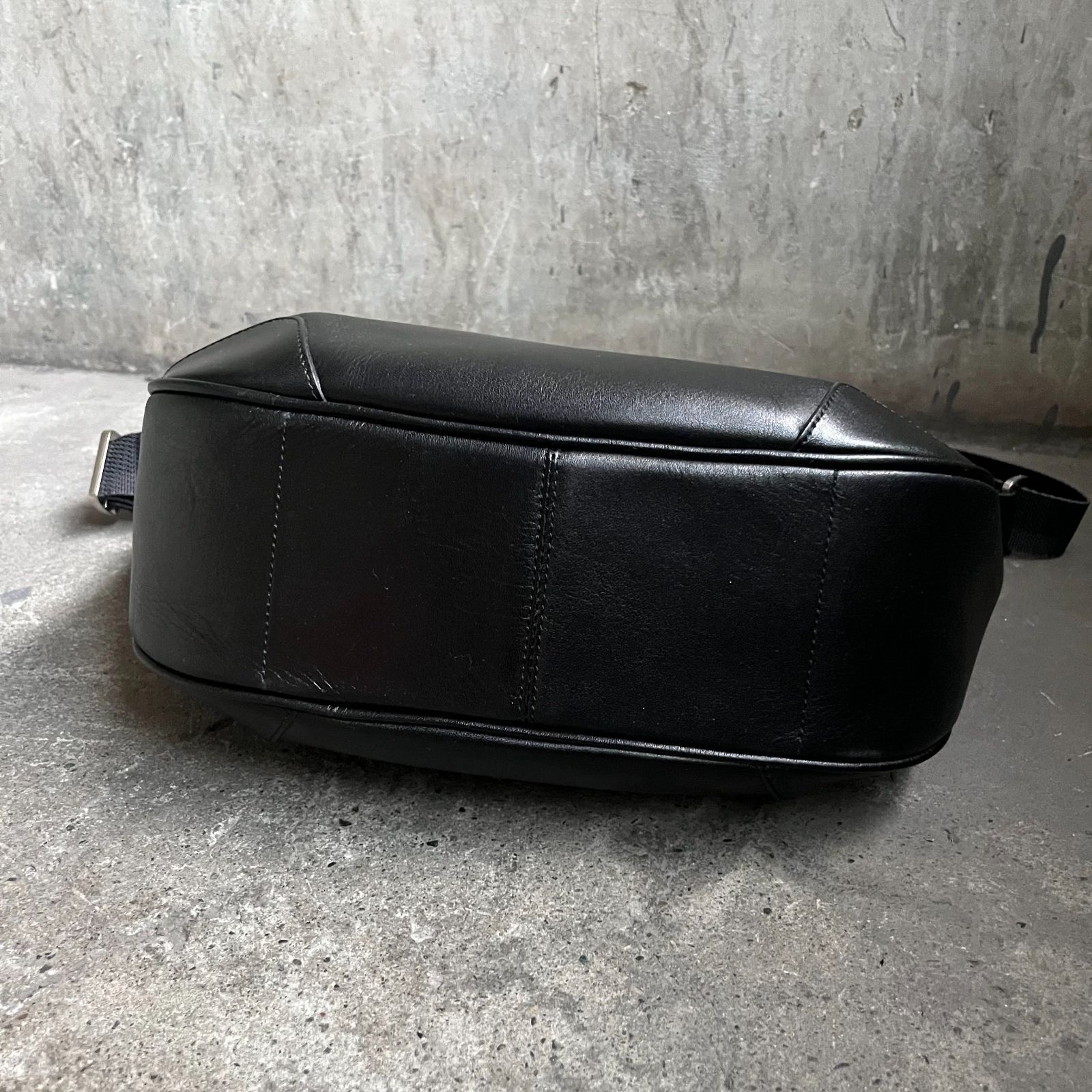 aniary Antique Leather ショルダーバッグ Black バルケッタ 01-03008