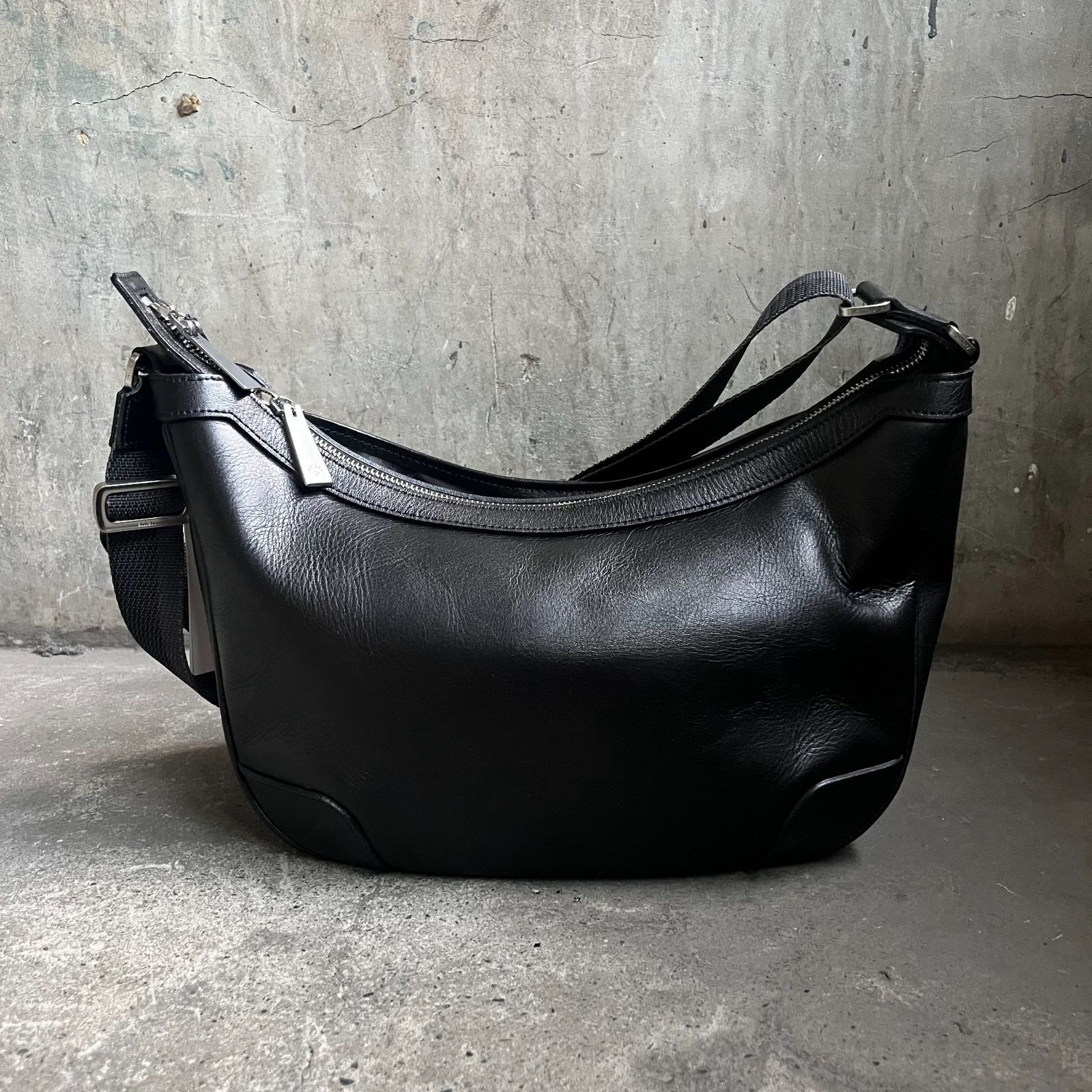 aniary Antique Leather ショルダーバッグ Black バルケッタ 01-03008
