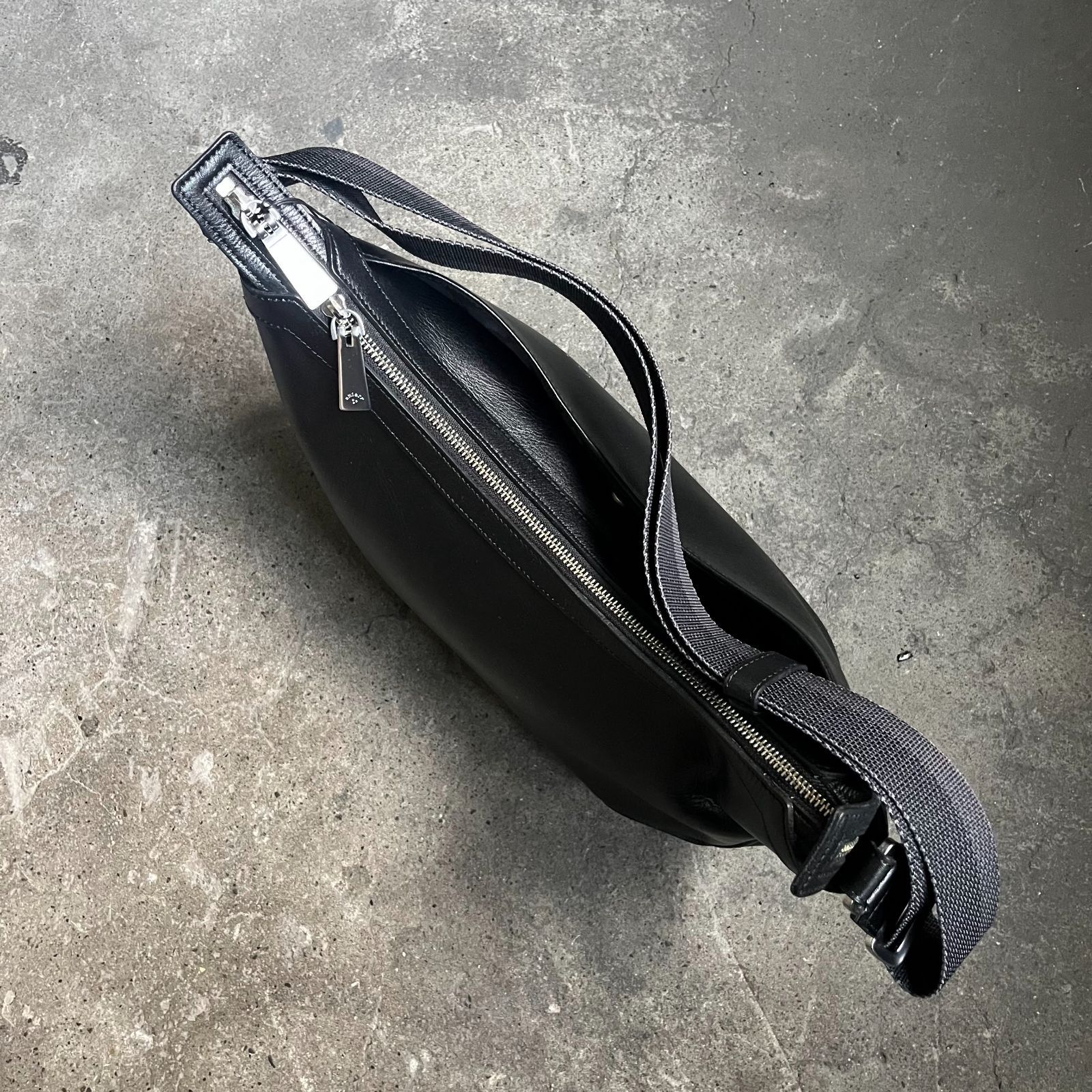 aniary Antique Leather ショルダーバッグ Black バルケッタ 01-03008