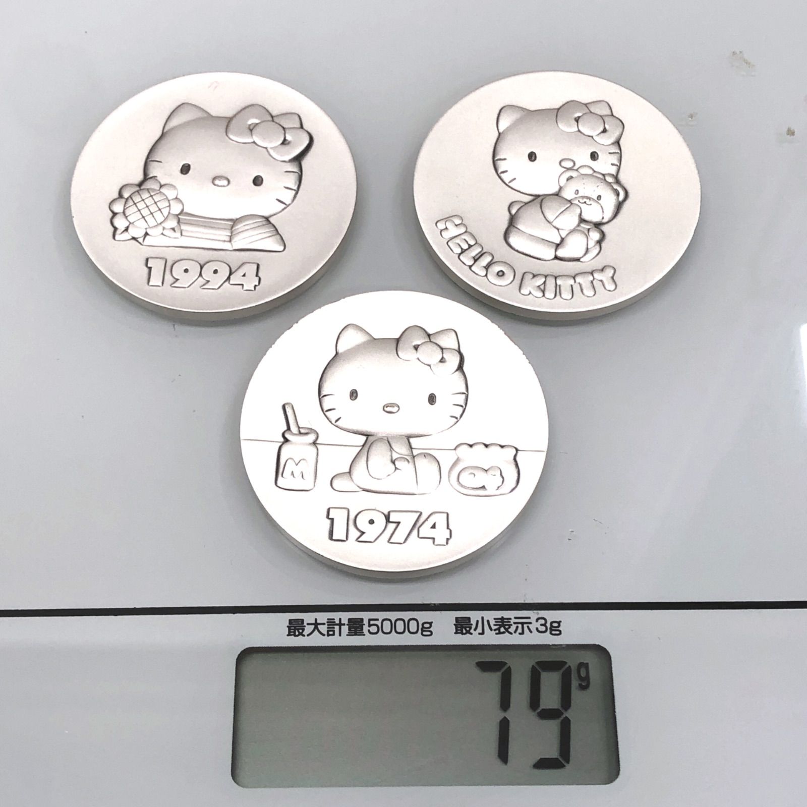 ハローキティ 40周年記念 ヒストリーメダル 純銀製3枚セット - メルカリ