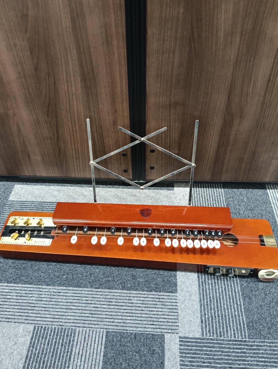 SUZUKI     砂丘　ソプラノ 中古品】SUZUKI スズキ 大正琴 砂丘 ソプラノ ケース付き 現状品