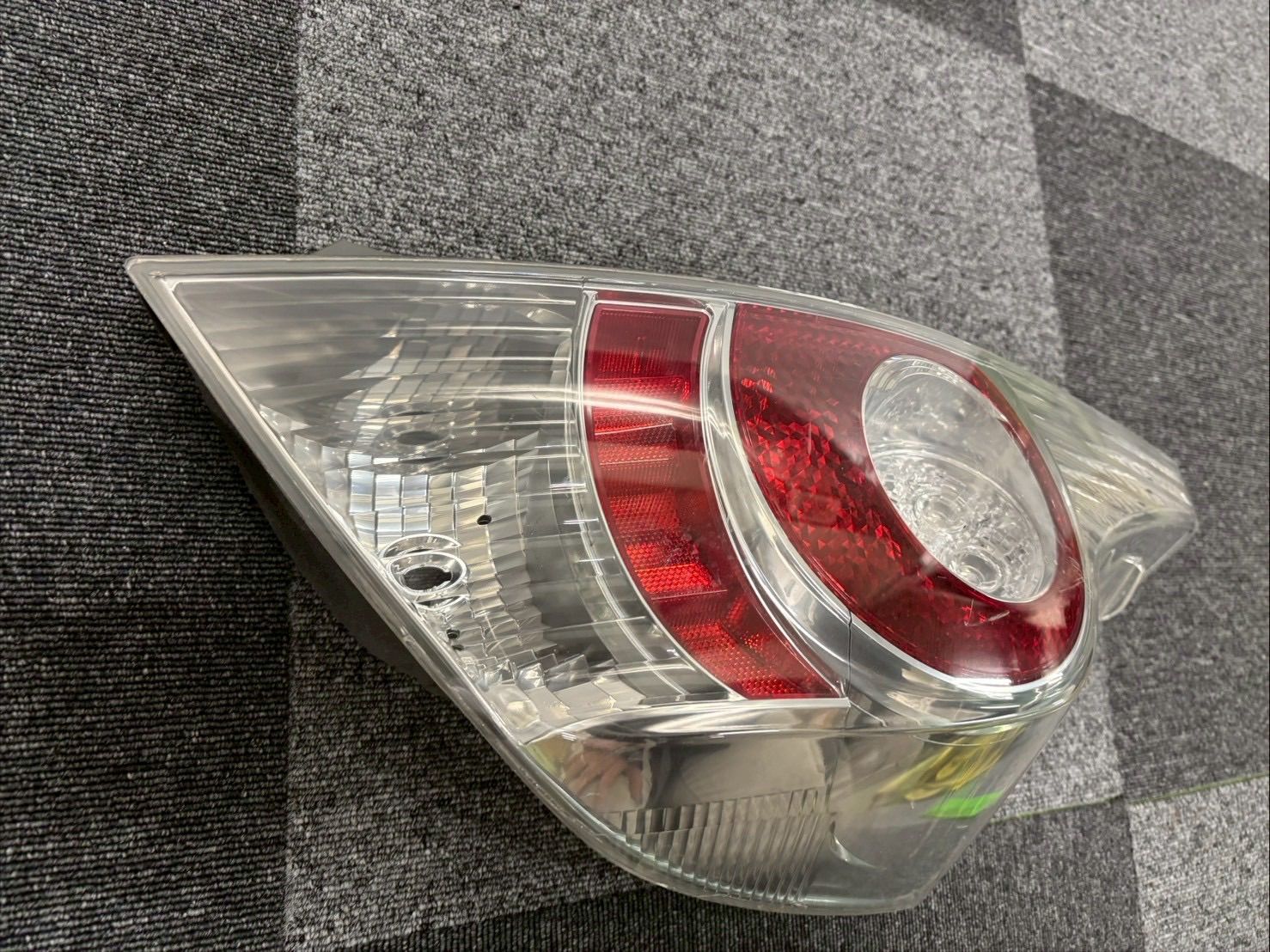 2511-151-02 トヨタ NHP10 アクア 前期 純正 右 テールライト