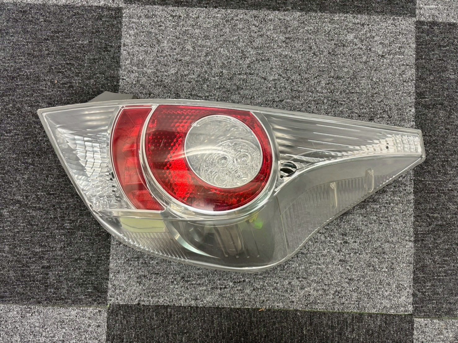 トヨタ NHP10 アクア 前期 右と左 セットテールライト STANLEY トヨタ NHP10 アクア 前期 純正 右 テールランプ Stanley 52-252