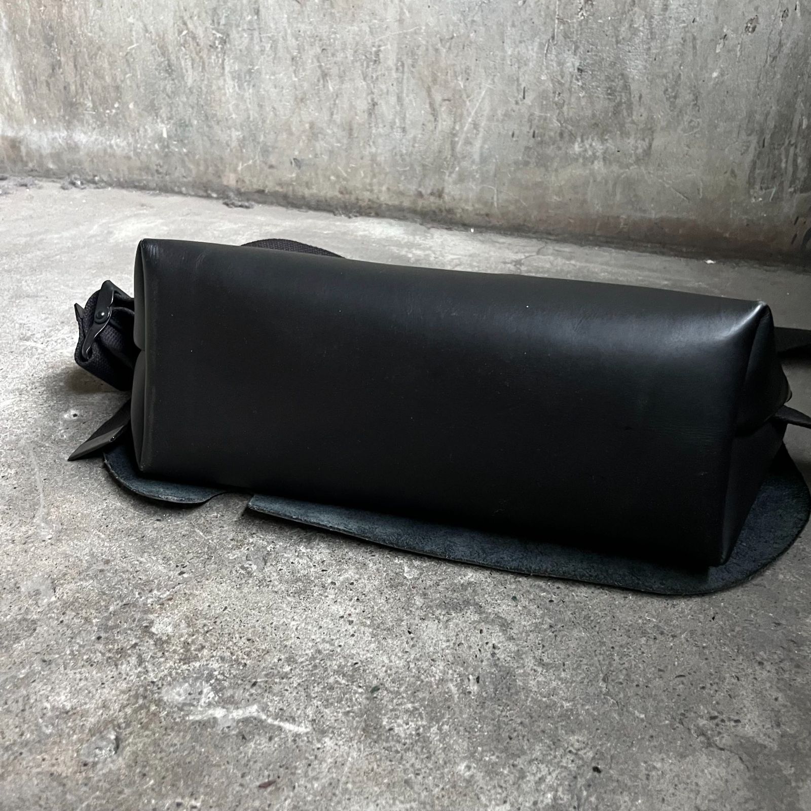 Uni & co. ユニアンドコー レザーメッセンジャーバッグ ブラック Uni&co ユニアンドコー メッセンジャバック ブラックXS Uni&co