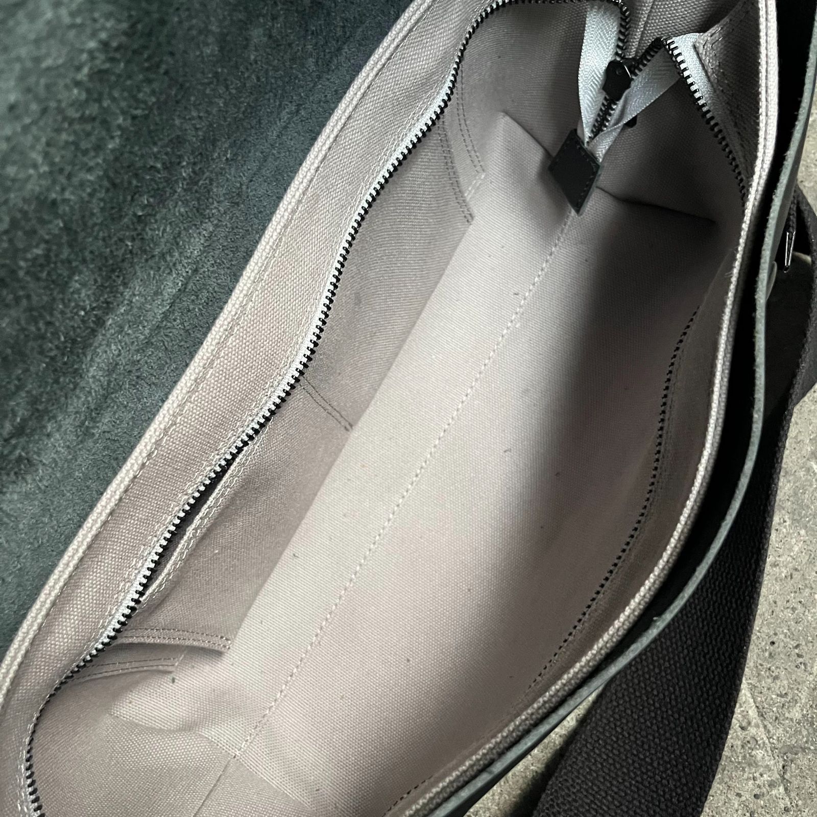 Uni&co ユニアンドコー　メッセンジャバック ブラックS Uni&co. メッセンジャーバッグ S ファスナー付き ブラック