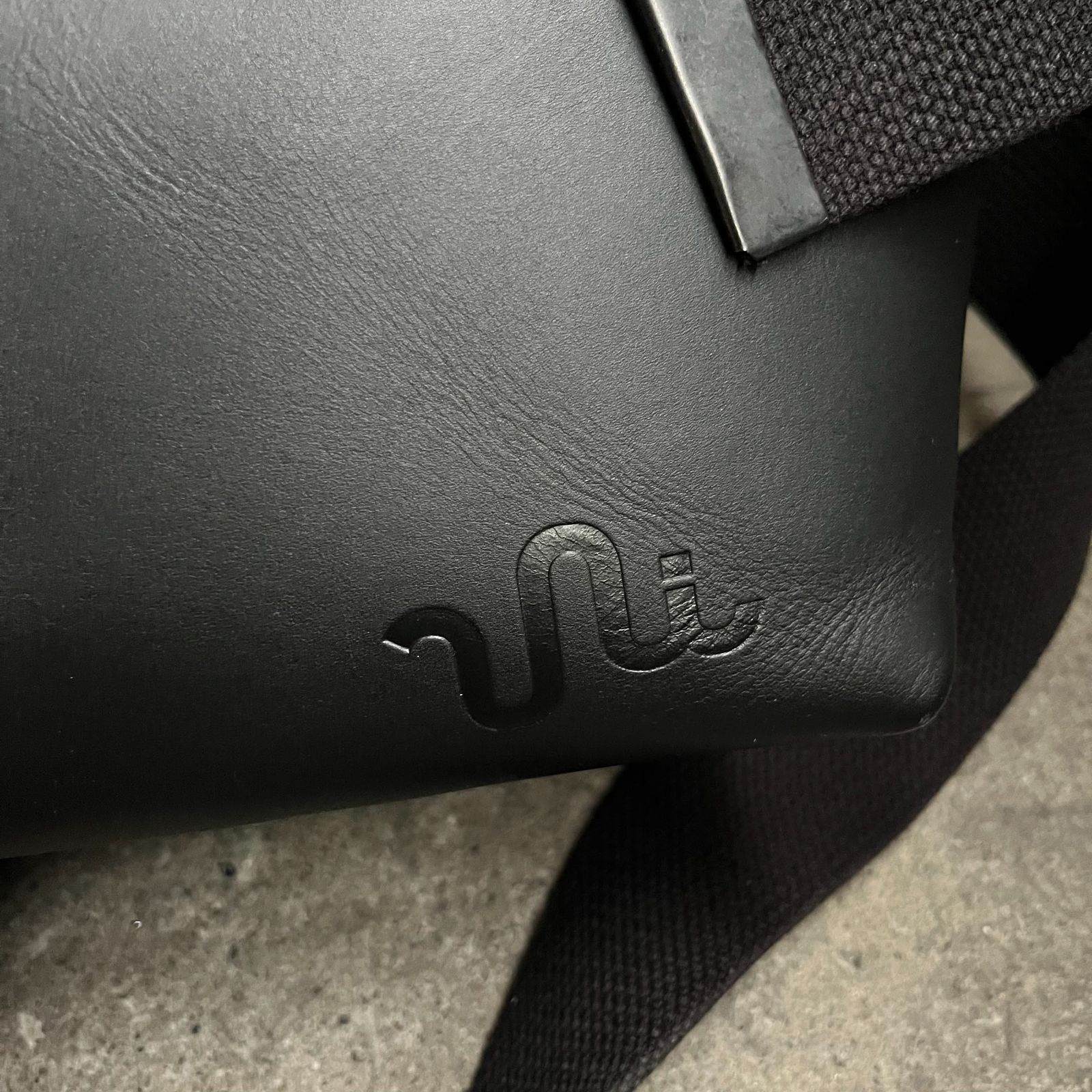 Uni&co ユニアンドコー　メッセンジャバック ブラックS Uni&co. メッセンジャーバッグ S ファスナー付き ブラック