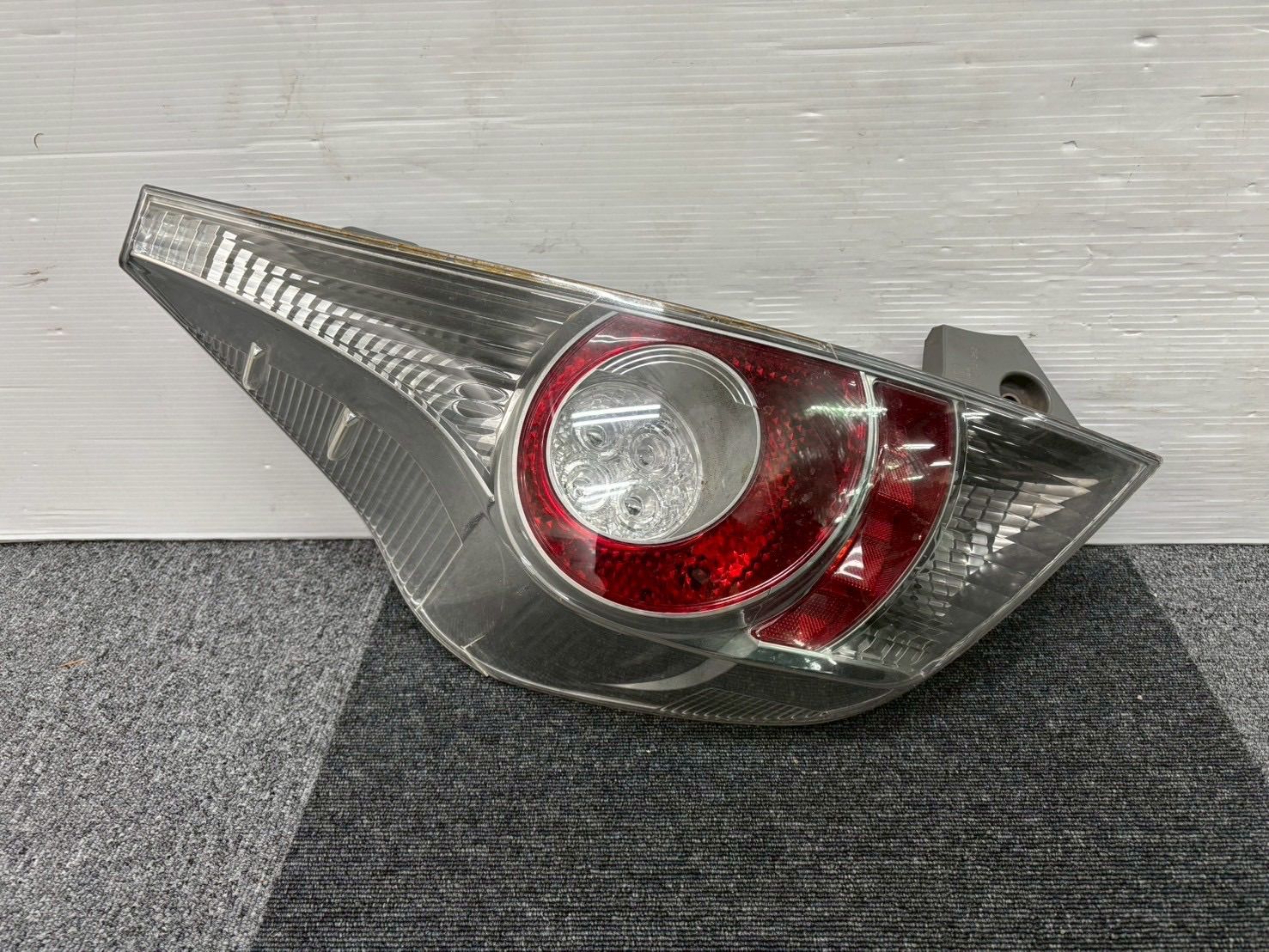 2511-151-02 トヨタ NHP10 アクア 前期 純正 左 テールライト