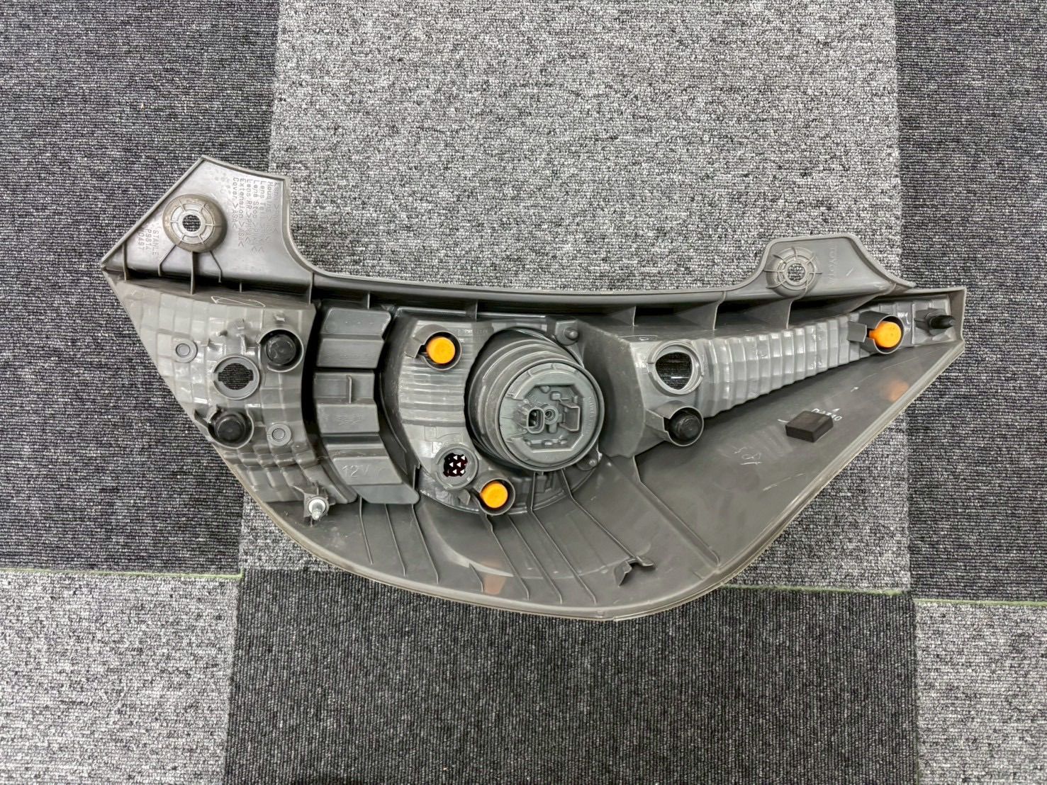 2511-151-02 トヨタ NHP10 アクア 前期 純正 右 テールライト