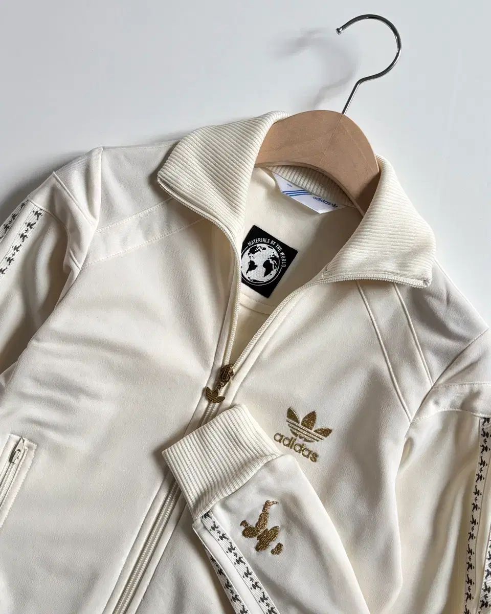 アディダス ククリーム COLOR コレクション ロシア トラックジャージ
