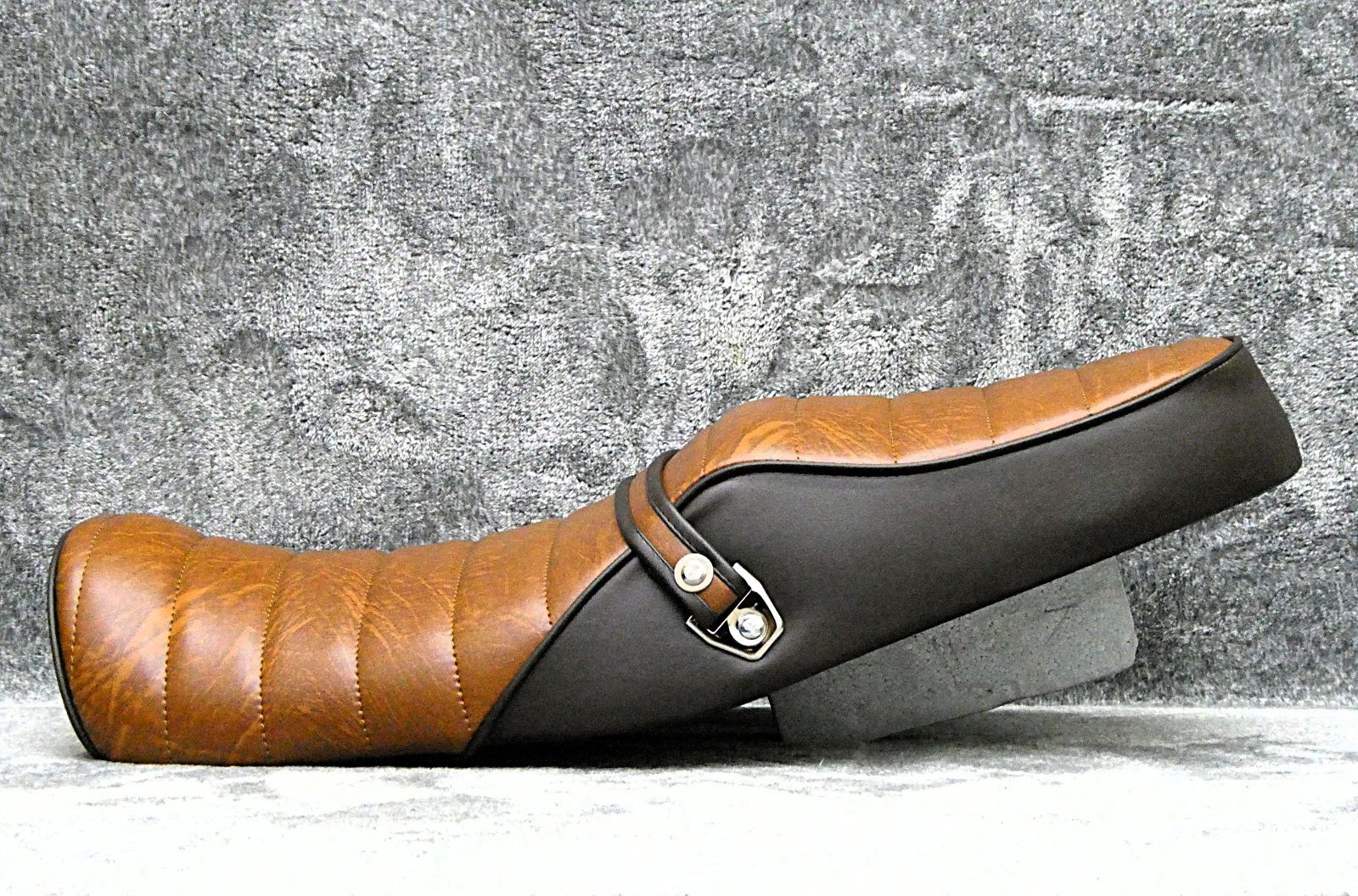 ＮＣ３６　鋲打ち 茶ツートン　タックロールシート/ブラウン CB400FOUR CB400four NC36鋲打ち 茶ツートン タックロールシート/完成品BROWN