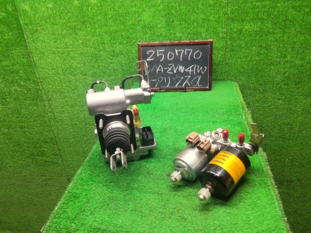 【中古】プリウスα DAA-ZVW41W ＡＢＳアクチュエーター 47070-12020 自社品番250770 070