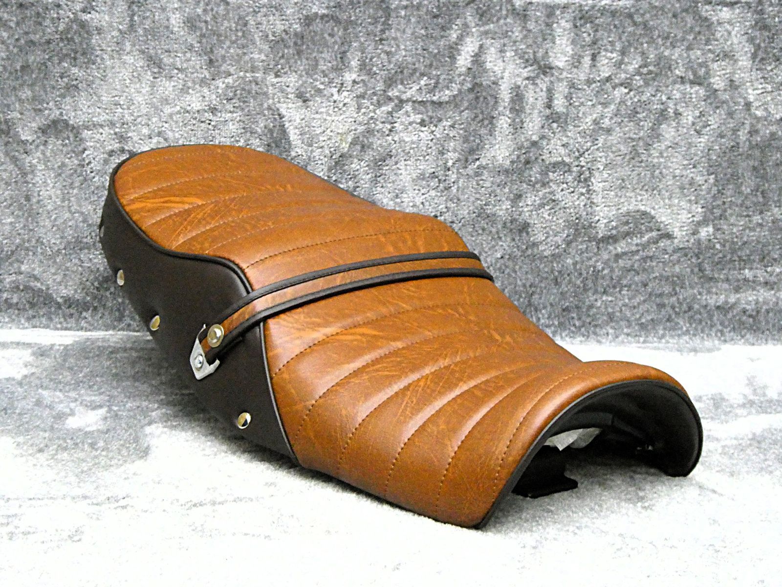 CB400four NC36鋲打ち 茶ツートン タックロールシート/完成品BROWN