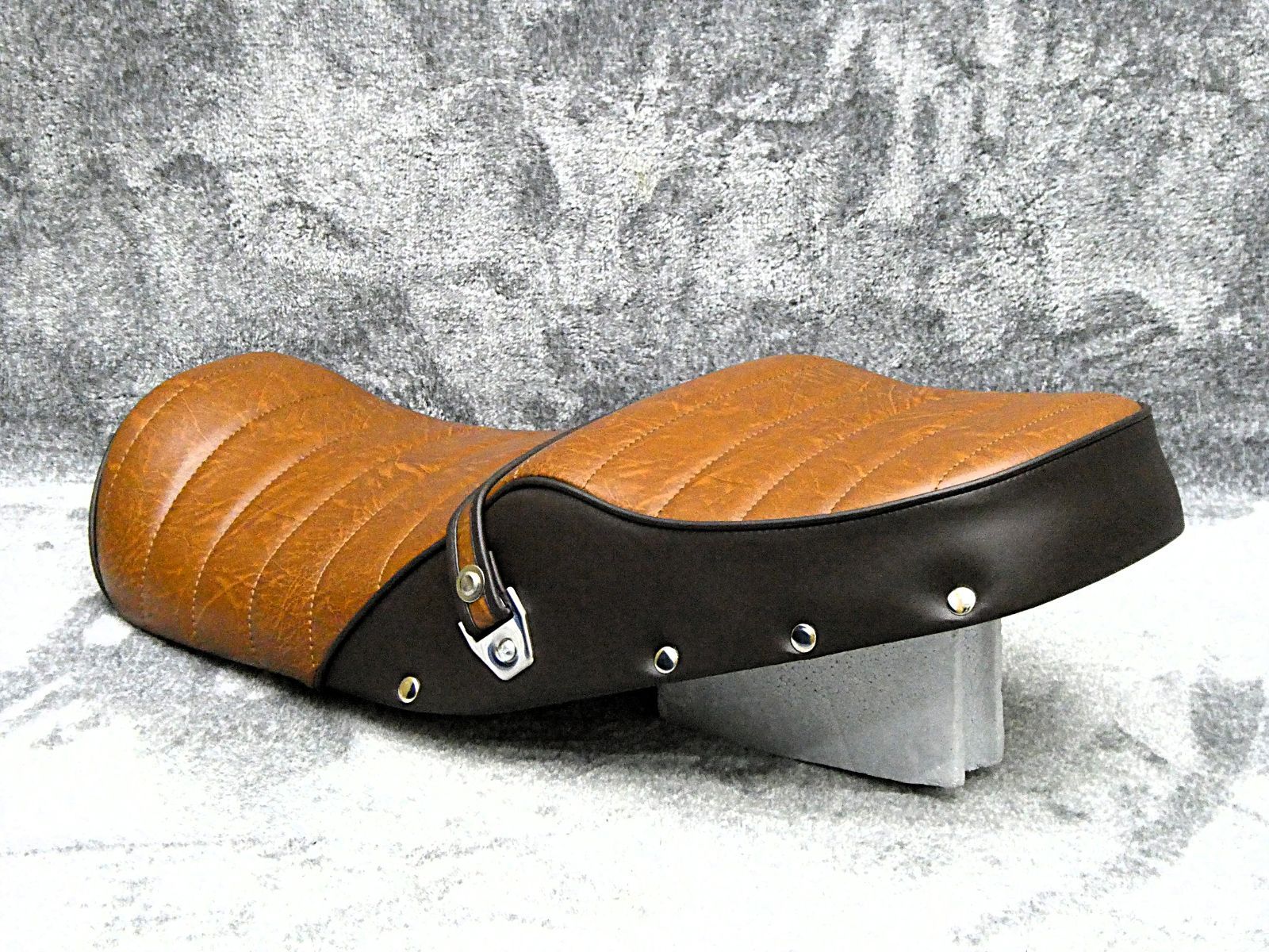 CB400four NC36鋲打ち 茶ツートン タックロールシート/完成品BROWN