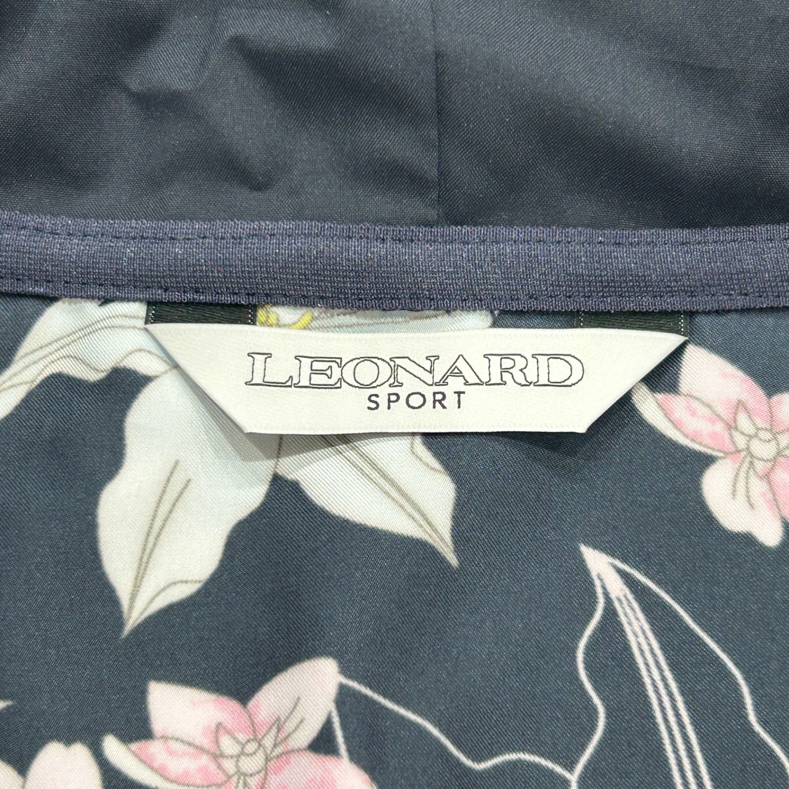 新品タグ付き✨レオナール　スポーツ　花柄　ロゴ　近年もの　42 LEONARD SPORT 花柄ロゴ 長袖カットソー 42 ロゴデザイン総柄