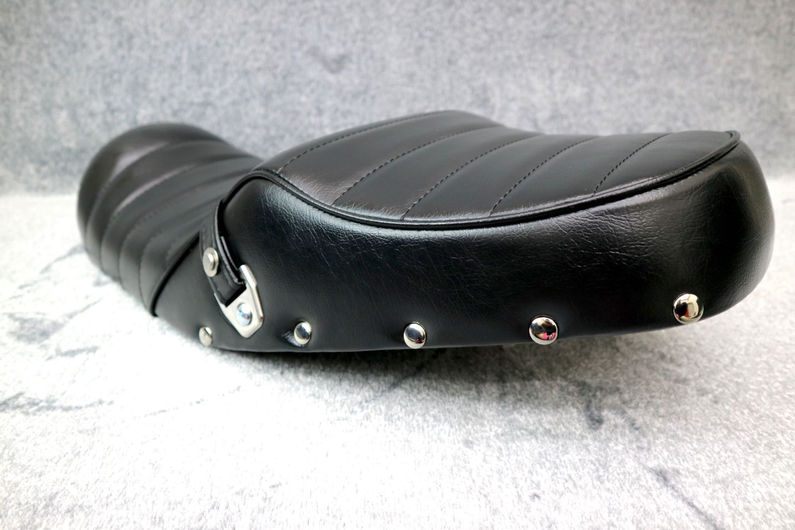 CB400four NC36 鋲打ち 黒皮 タックロールシート /完成品BLACKブラック