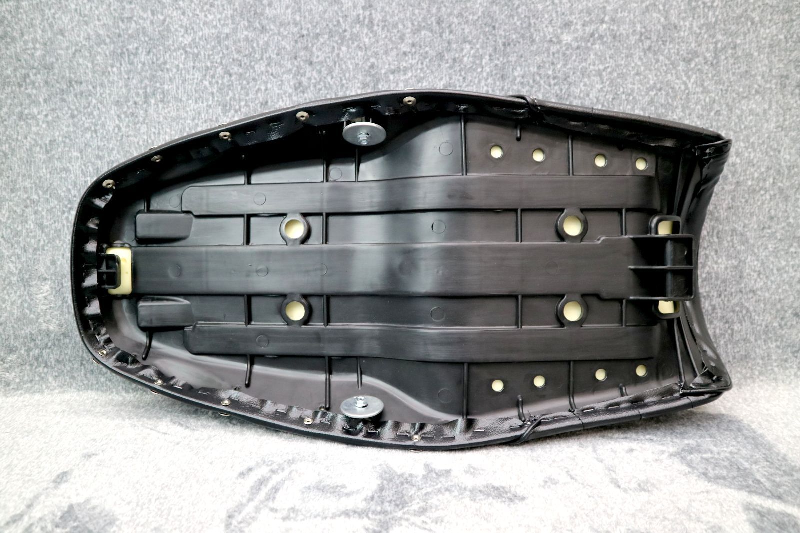 y*y様 NC36 新あんこ 鋲打ち 黒皮 タックロールシート/CB400fou 31mqdVnsLFL.jpg