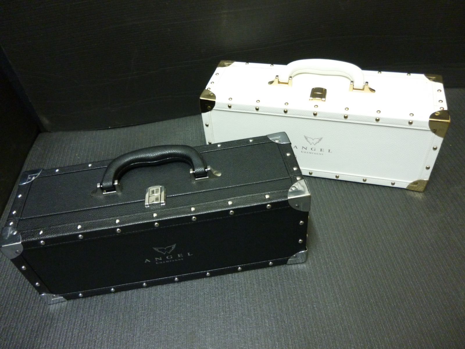 ANGEL エンジェル シャンパンケース(黒/白) 2個セット - メルカリ