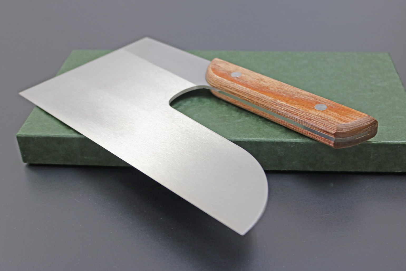 KC-578 兼常作 高級ステンレス鋼 麺切庖丁 赤合板柄 包丁 240mm KC-578 兼常作 高級ステンレス鋼 麺切庖丁 赤合板柄 包丁 240mm