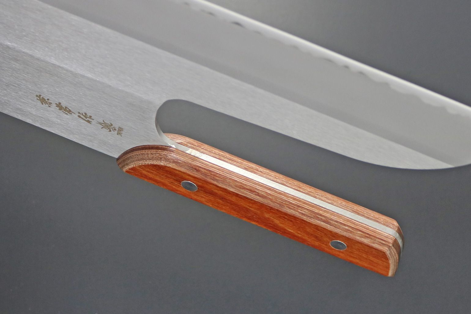 KC-579 兼常作 高級ステンレス鋼 麺切庖丁 赤合板柄 包丁 300mm KC-579 兼常作 高級ステンレス鋼 麺切庖丁 赤合板柄 包丁 300mm | 岐阜