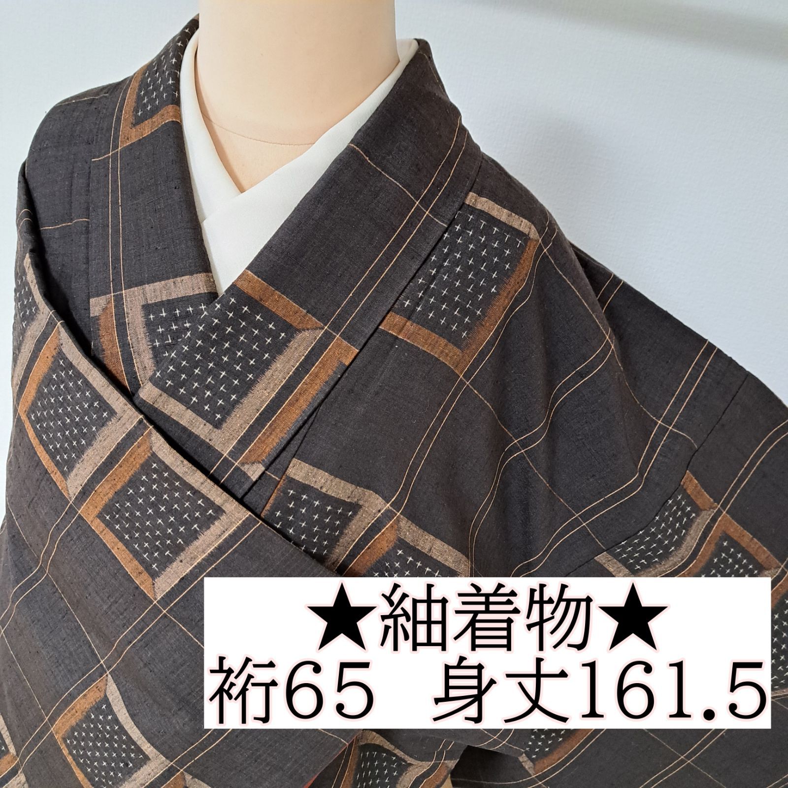 紬着物】裄65 身丈161.5 袖49 紬 袷 こげ茶系色に格子と絣 や15S04 