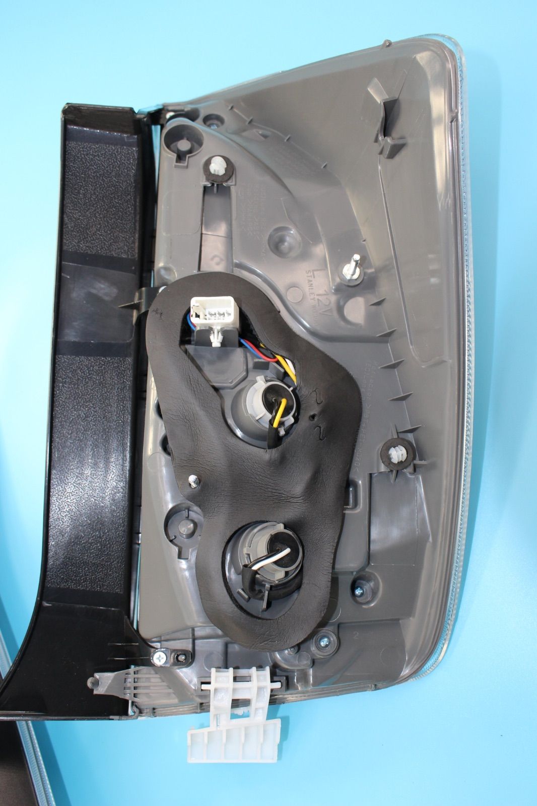 プリウス30系 ZVW30 G's風 US仕様全灯テールランプ【D6】 - メルカリ