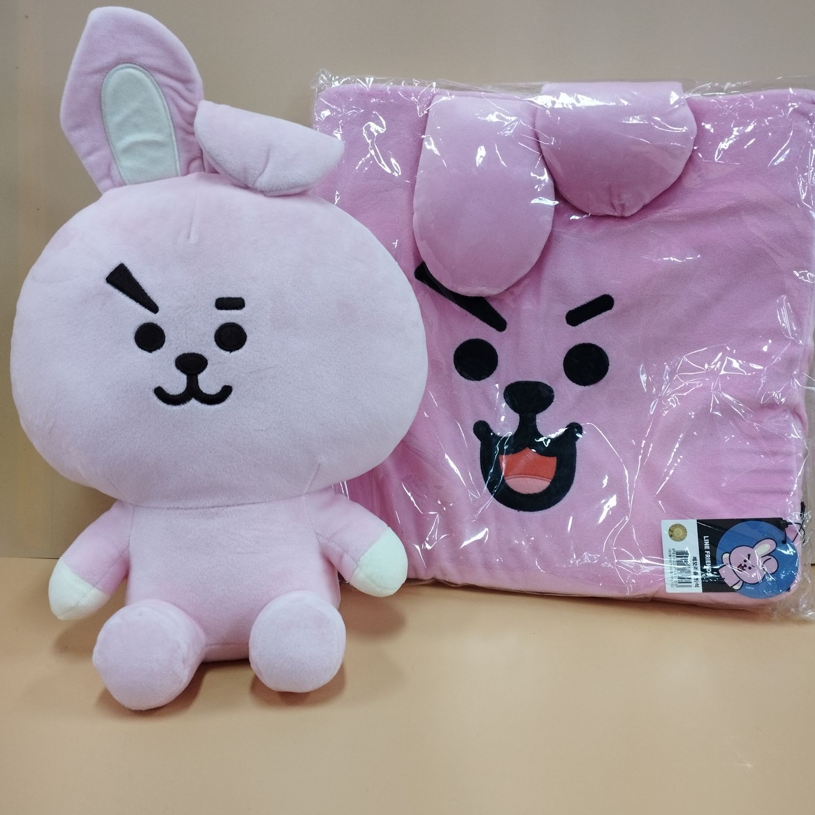 D30589】BT21 BTSグッズ ぬいぐるみ シートクッション - メルカリ