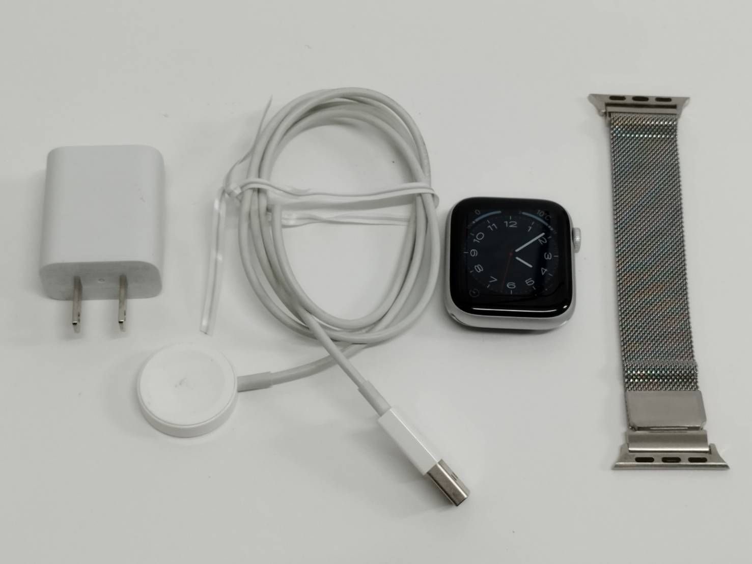Apple Watch Series 5/GPS/44mm/A2093/シルバー〈MWVD2J/A〉 【公式通販】