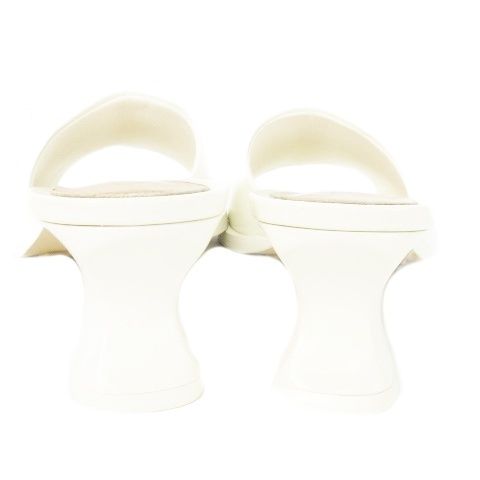 美品　BOTTEGA VENETA レザー チャンキーヒール ホワイト サンダル 美品BOTTEGA VENETA レザー チャンキーヒール ホワイト サンダル