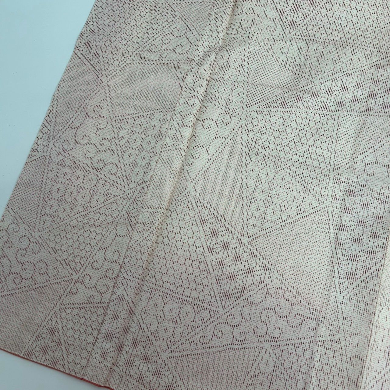 十日町紬 裄67 裂取 唐草 素敵な絣柄 光沢ある生地 正絹 着物 MK-2545