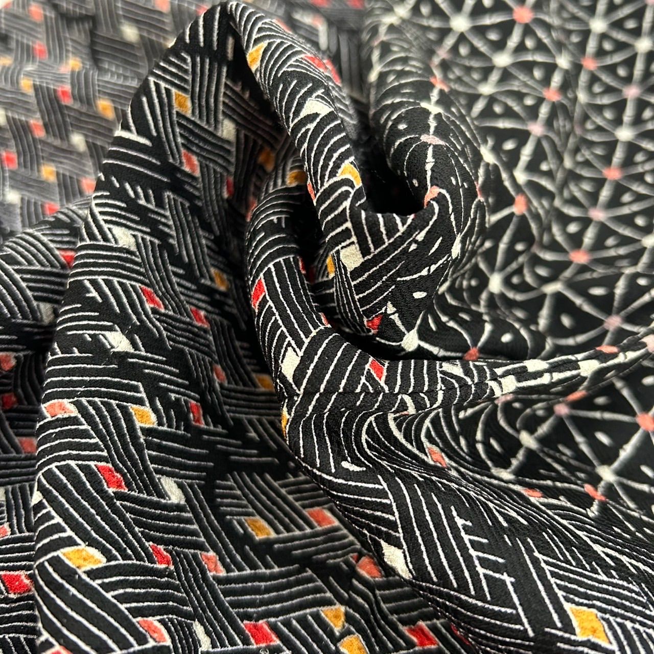 小紋付下げ モノトーン 総絞り 裄65.5 可愛い絞り染め 正絹 着物 MK