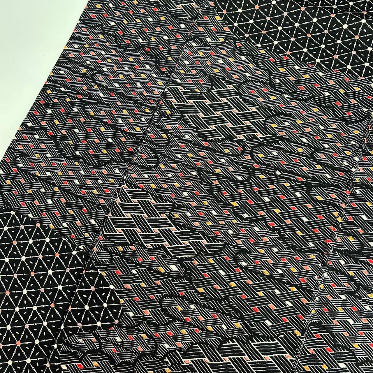 小紋付下げ モノトーン 総絞り 裄65.5 可愛い絞り染め 正絹 着物 MK