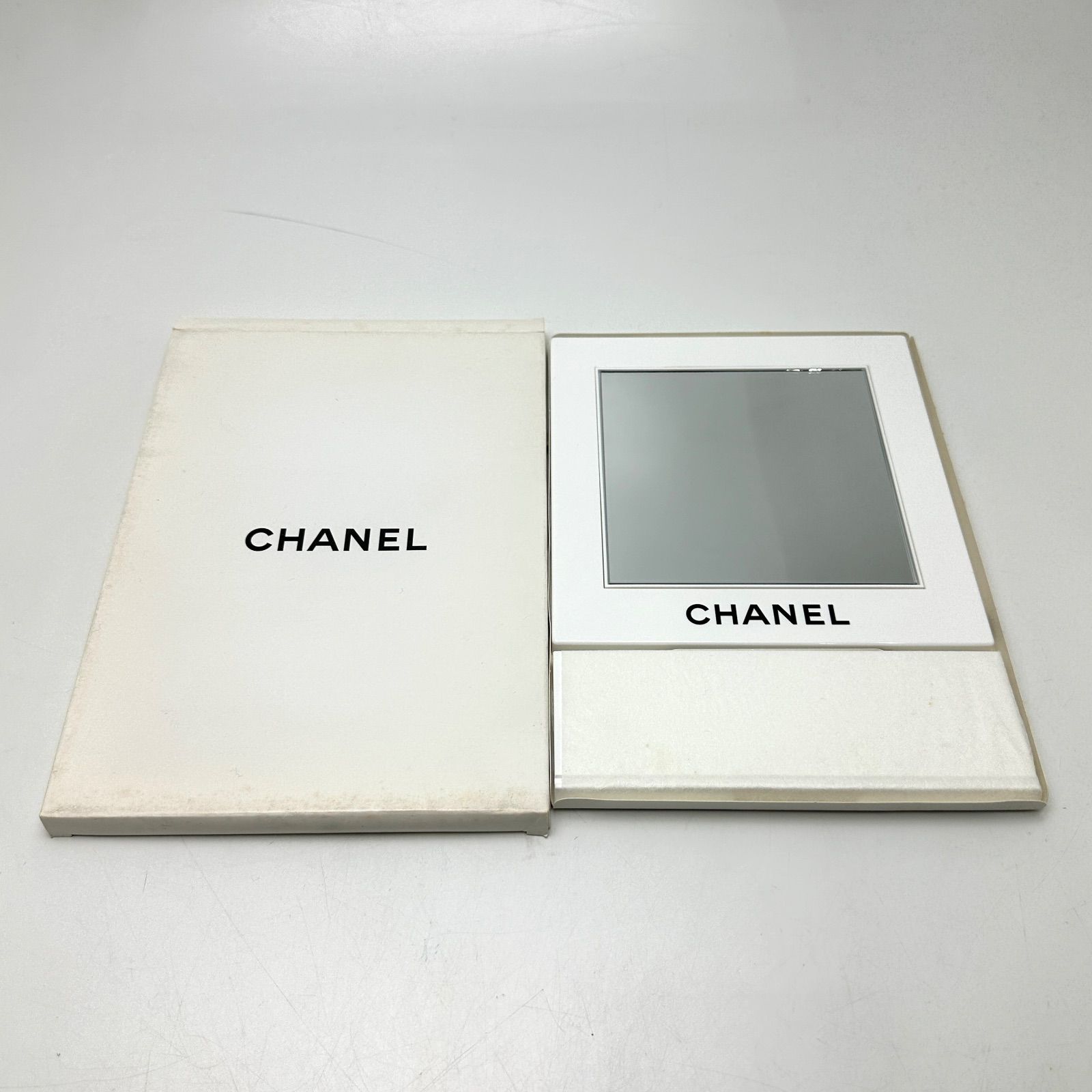 未使用シャネル スタンドミラー ホワイト  ノベルティ 未使用シャネル スタンドミラー ホワイト ノベルティ 未使用シャネル